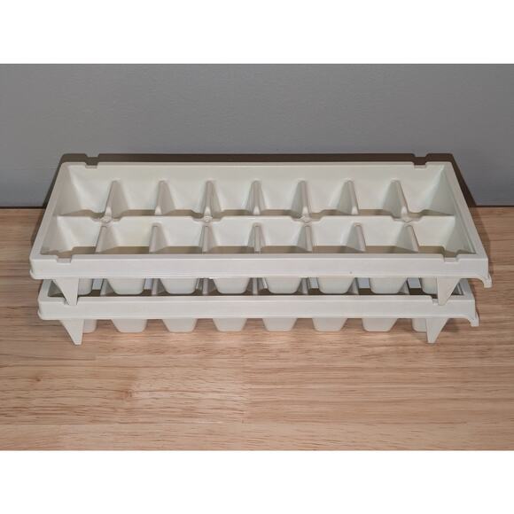 Set of 2 White Plastic Twist Release Ice Cube Trays 16 Cubes Per Tray--EUC! - Picture 5 of 5